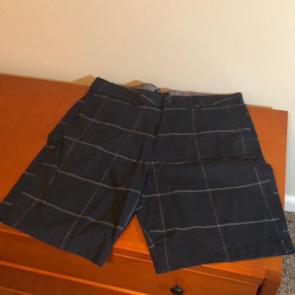 Hang Ten walking shorts. 10inch inseam